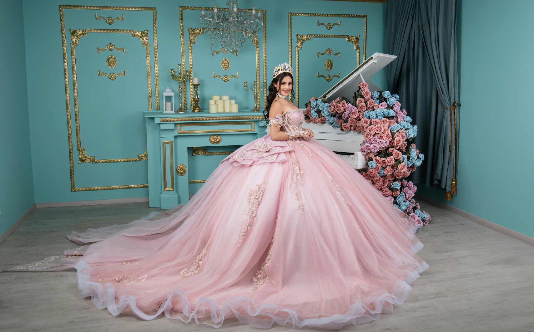 Chica con vestido rosa