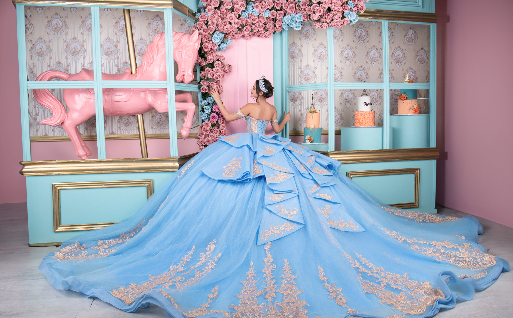 Chica con vestido azul