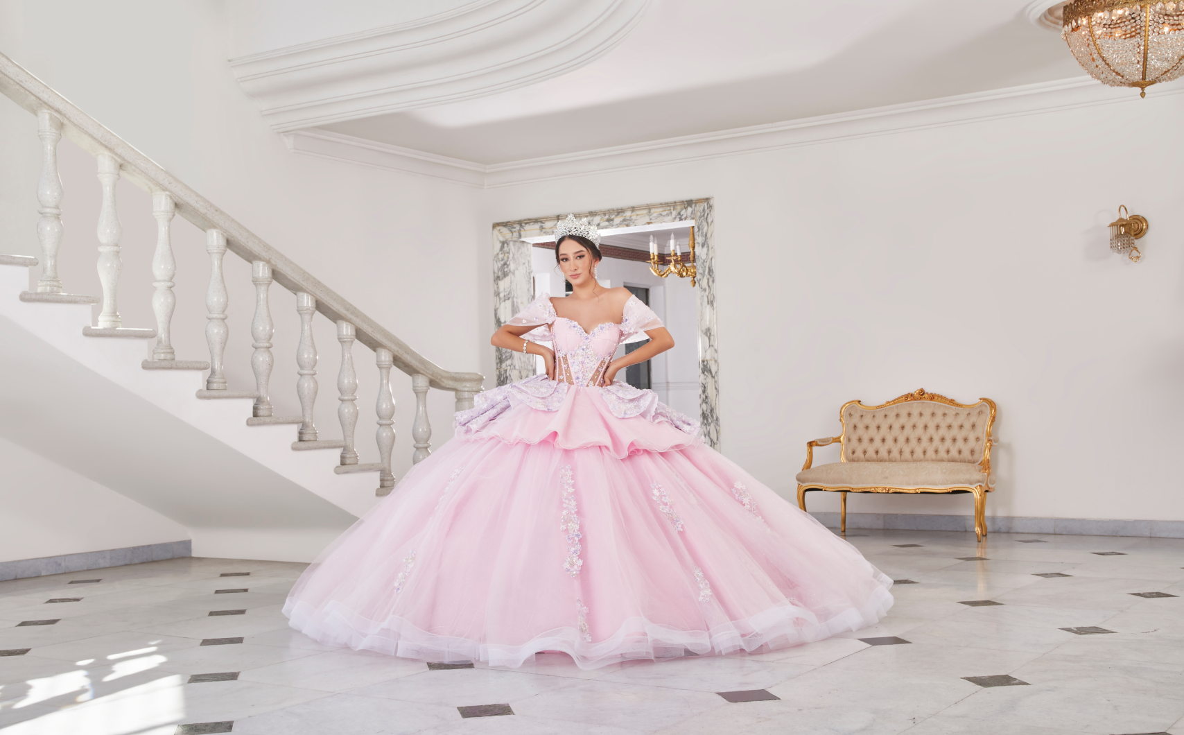 Chica con vestido rosa